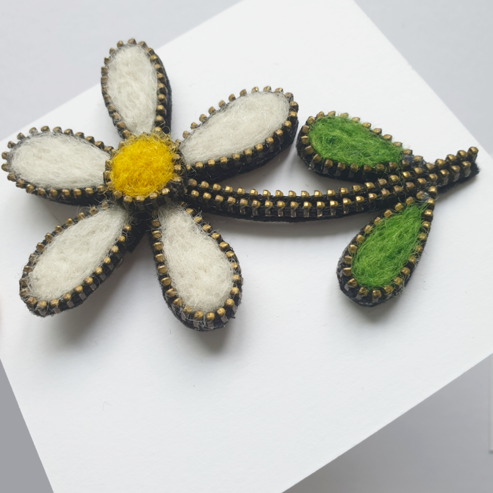 Statement daisy brooch detail